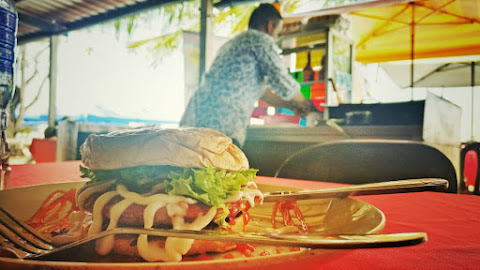 Gerai Hanis Burger di Teluk Kemang