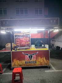 Gerai GTR Burger KLIA Quarters di Bandar Enstek