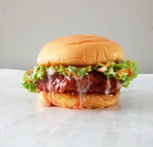 Gambar gerai Burger Den Foods & Drinks AKS di Gemencheh