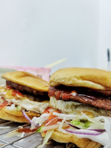 Gambar gerai Burger Gemok di Bahau