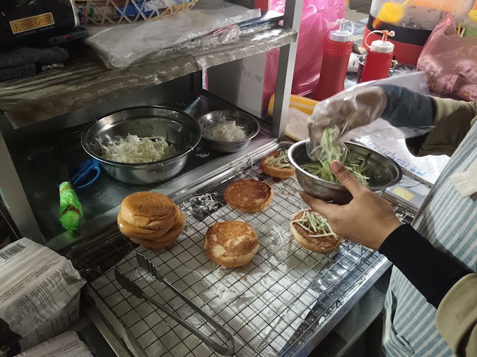 Gambar gerai Burger Mak Lang Klawang di Kuala Klawang