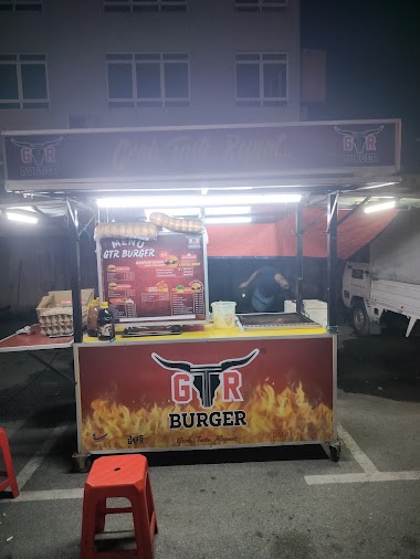 Gambar gerai GTR Burger KLIA Quarters di Bandar Enstek